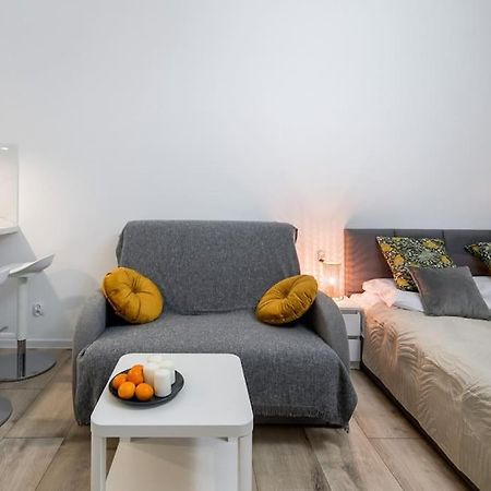 Charming Apartment In Calm And Central Area Краков Экстерьер фото