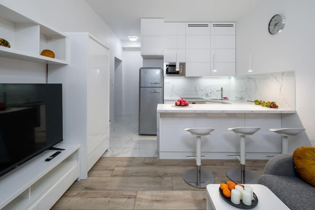 Charming Apartment In Calm And Central Area Краков Экстерьер фото
