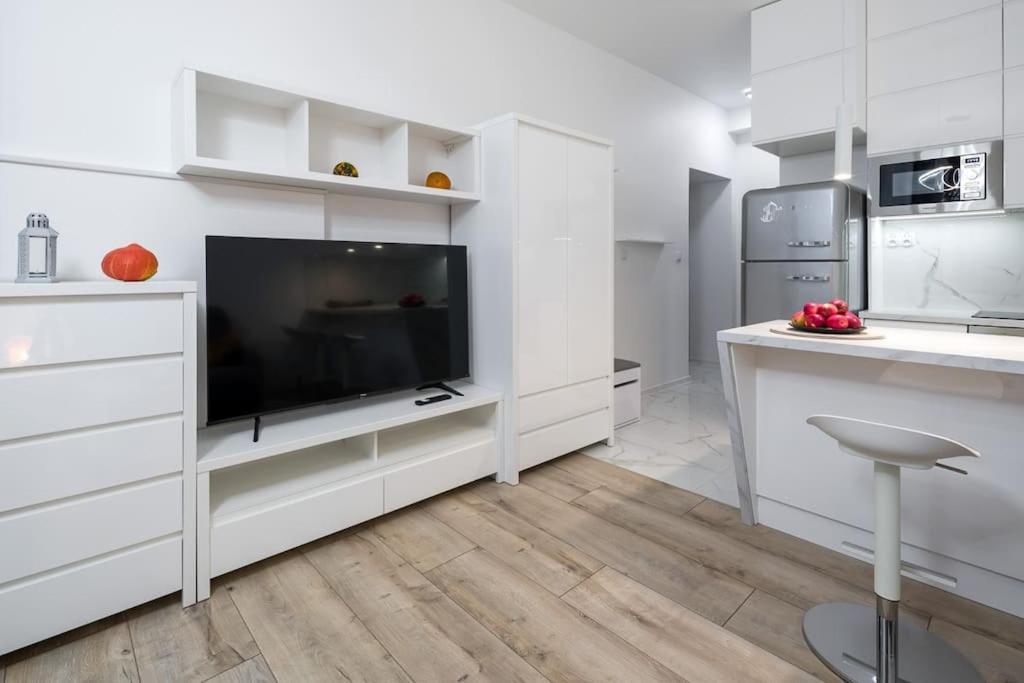 Charming Apartment In Calm And Central Area Краков Экстерьер фото