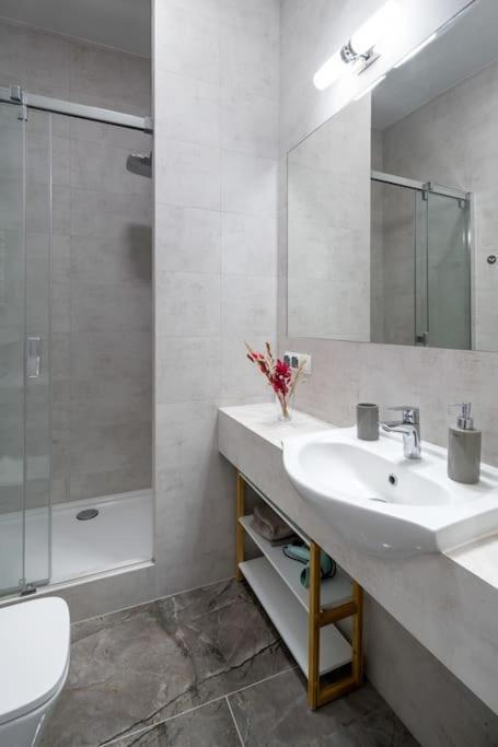 Charming Apartment In Calm And Central Area Краков Экстерьер фото